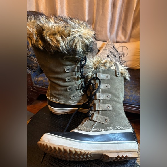Sorel Shoes - SOREL Joan of Arctic women's waterproof boots.